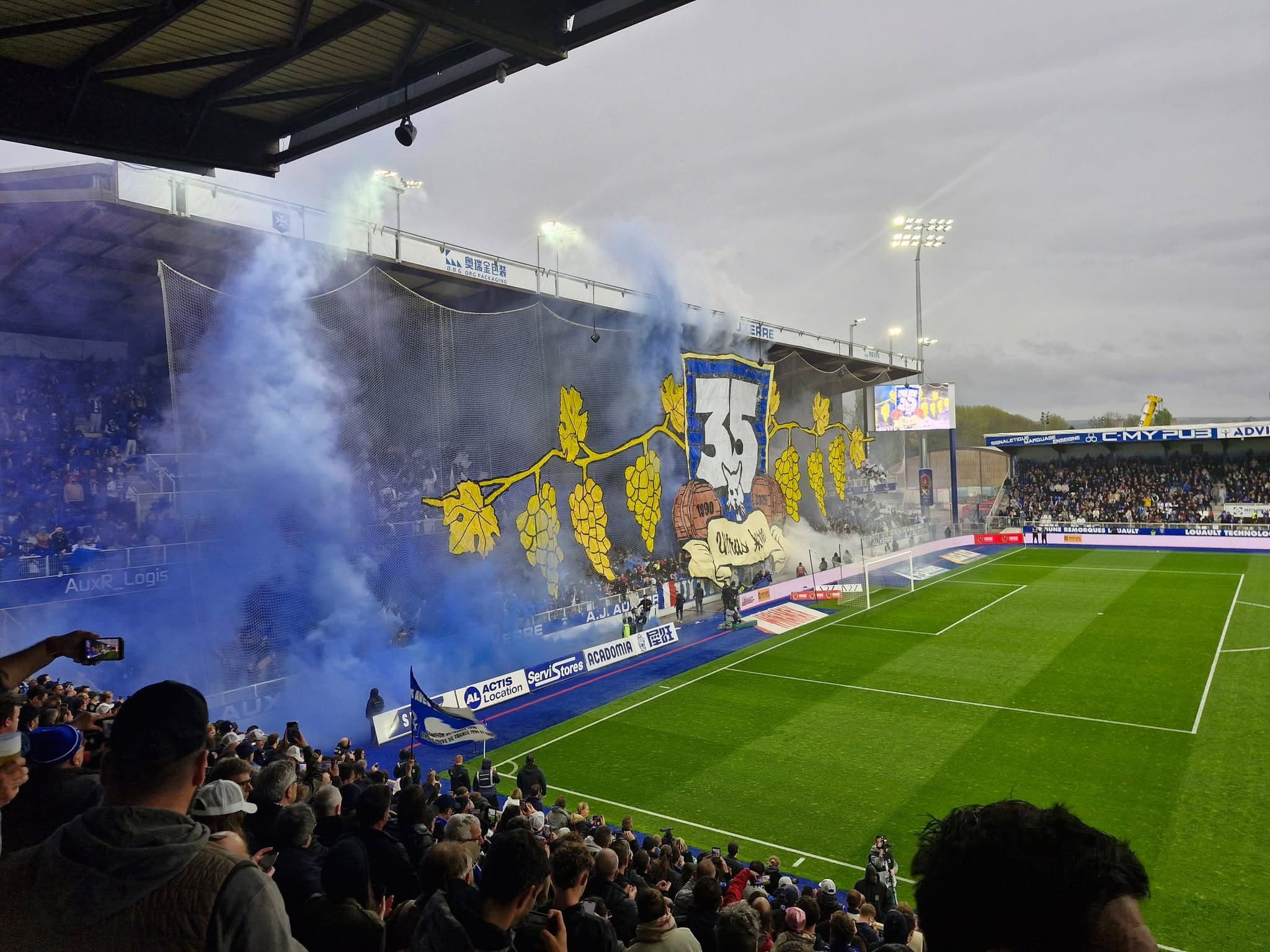 Trente-cinq ans debout