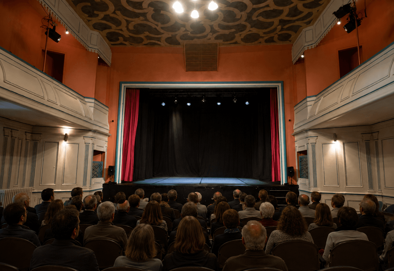 Soirée de fin de saison aux Chantiers du Théâtre : on s'adapte à la chaleur, pas au programme